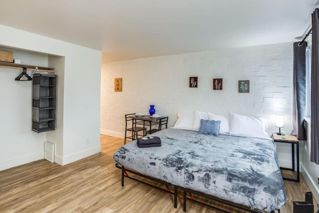 Studio W/ King Bed Near Dwtn 羅徹斯特 外观 照片