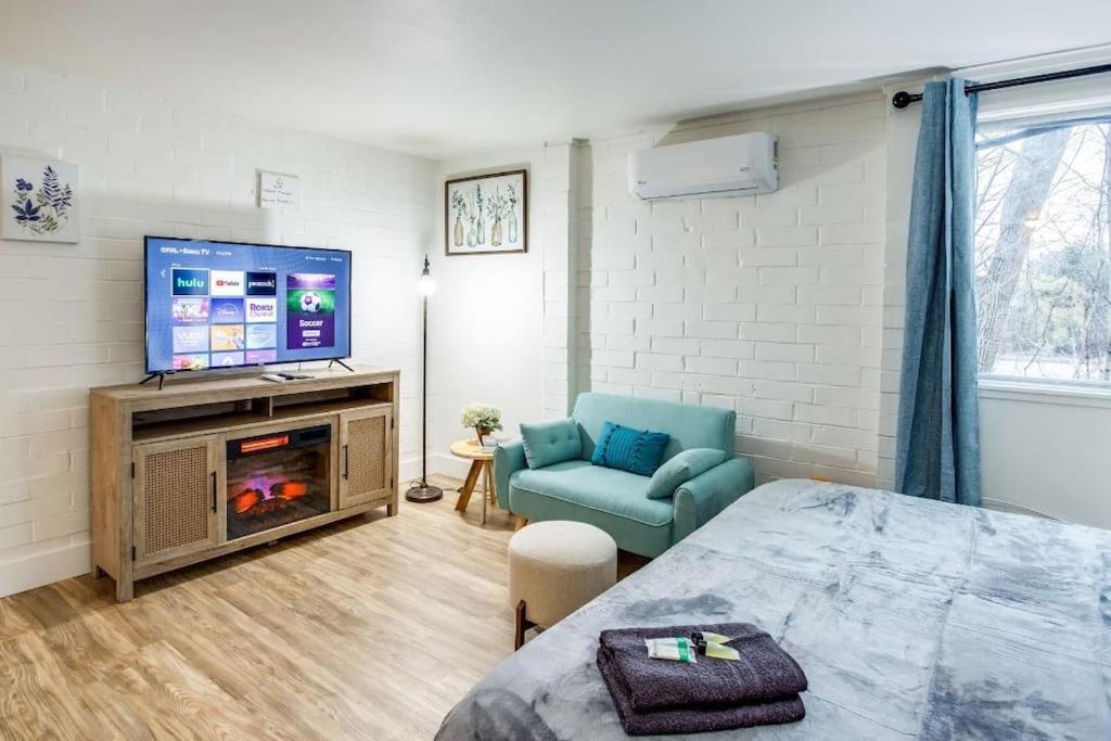 Studio W/ King Bed Near Dwtn 羅徹斯特 外观 照片